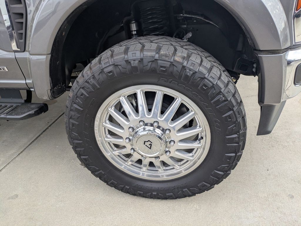 2025 Ford F-550 Chassis LARIAT