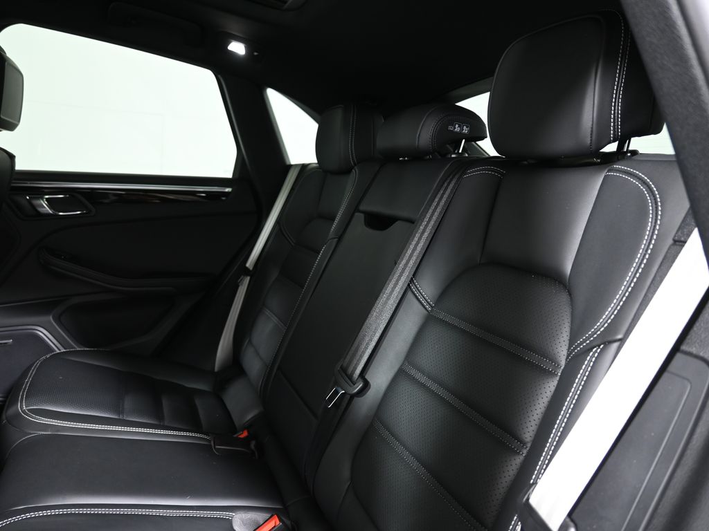 Thumbnail: 2025 Porsche Macan - 7