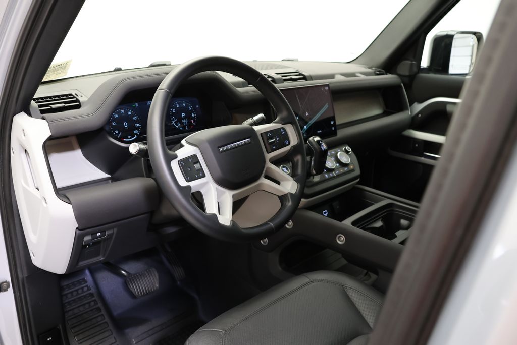 Thumbnail: 2022 Land Rover Defender - 29