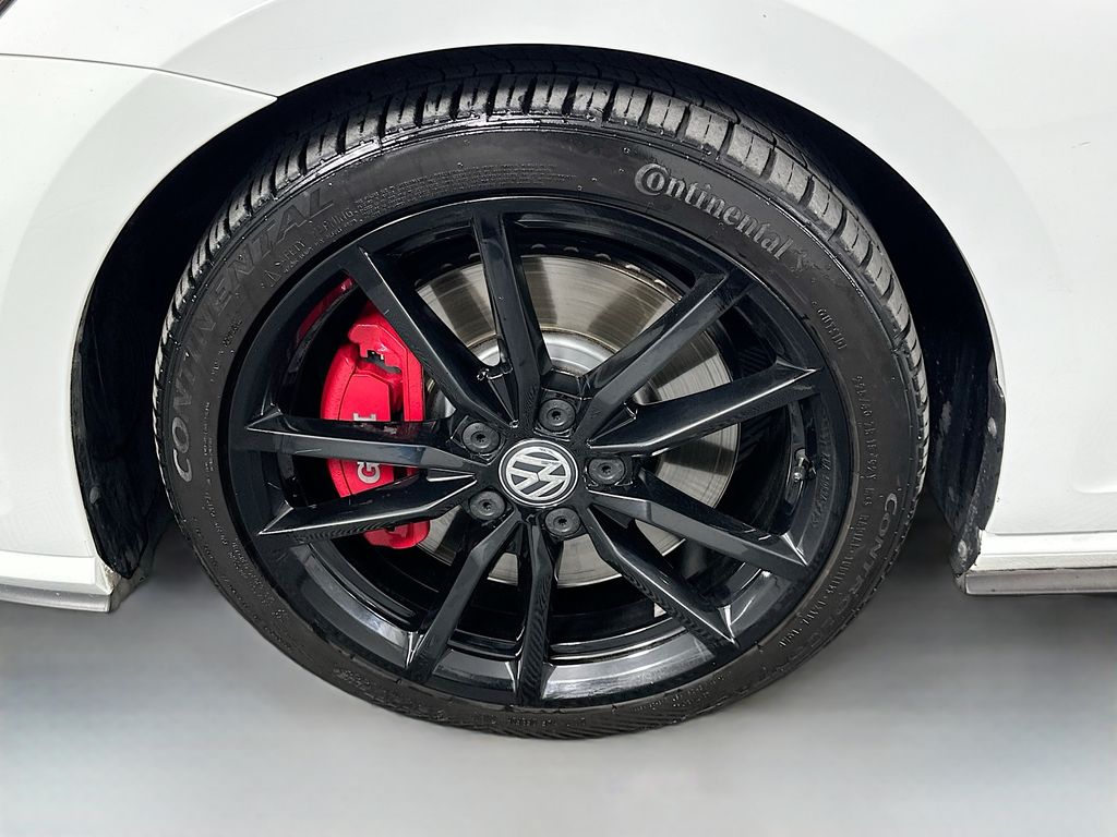 Thumbnail: 2021 Volkswagen Golf - 32