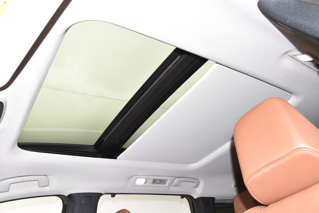 Thumbnail: 2023 INFINITI QX60 - 21