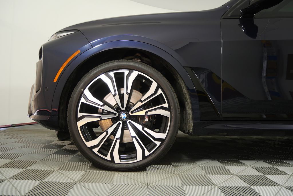 Thumbnail: 2023 BMW X7 - 7