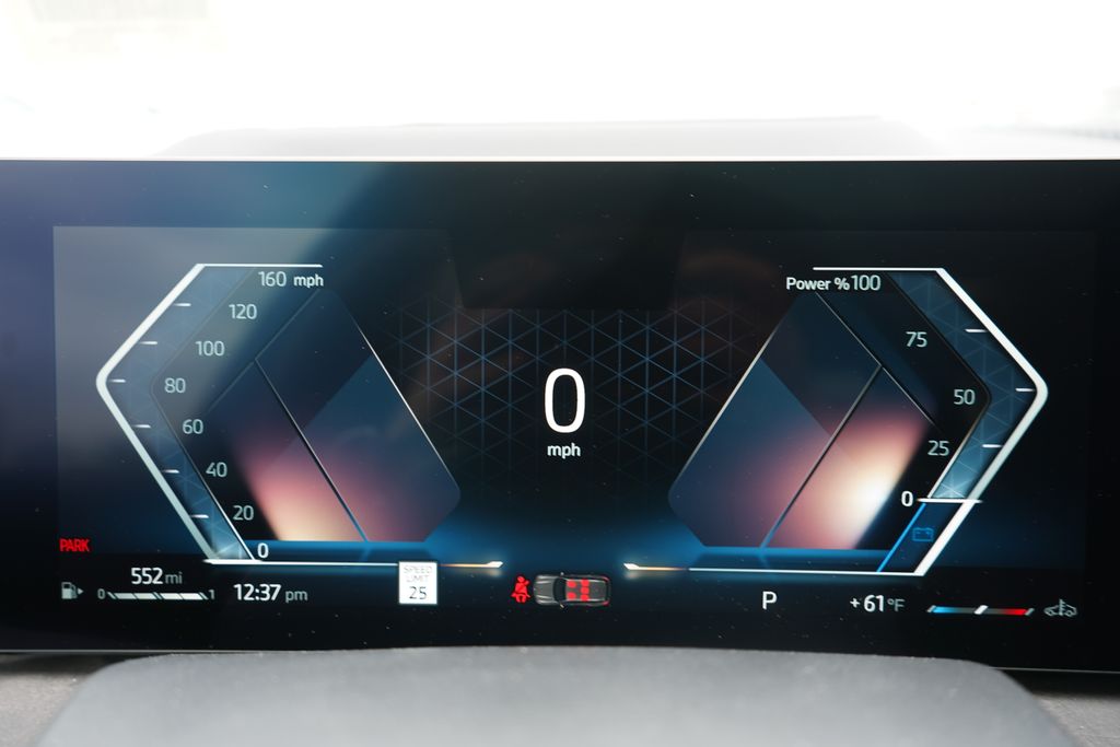 Thumbnail: 2025 BMW X7 - 16