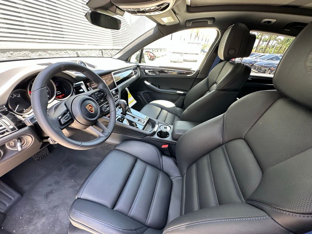 Thumbnail: 2026 Porsche Macan - 4