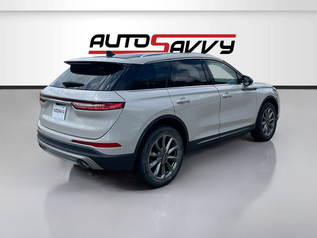 Used 2022 White Lincoln Standard image 7