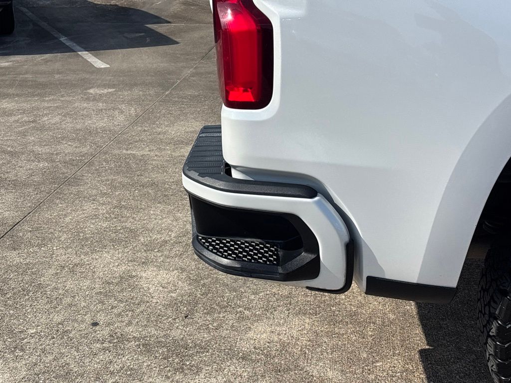 2023 Chevrolet Silverado 1500 High Country - 9