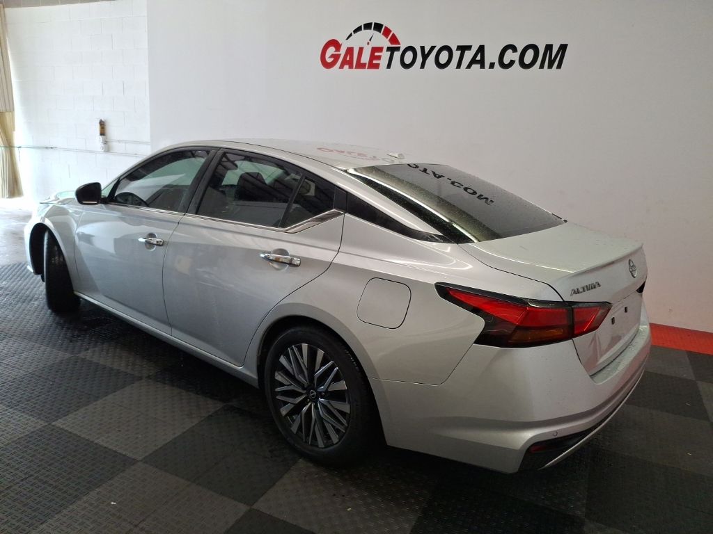 Used 2024 Nissan Altima Sedan