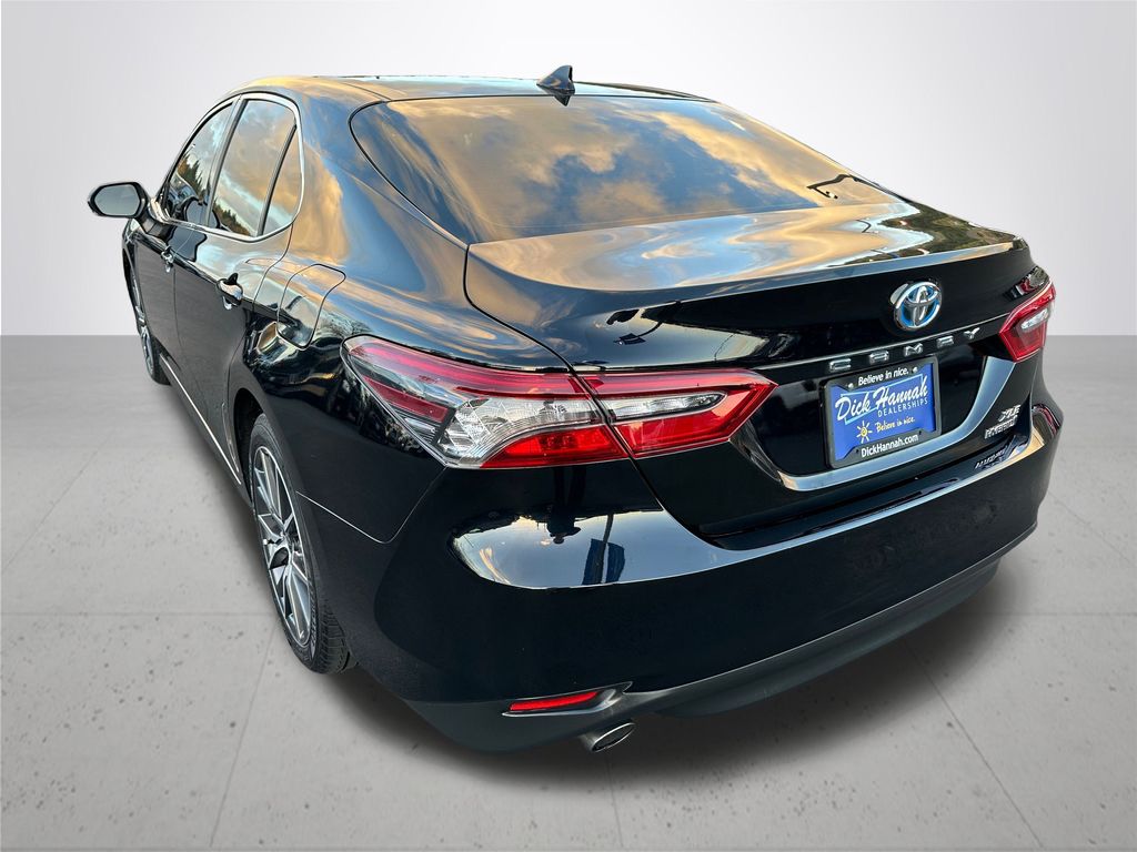 2022 Toyota Camry Hybrid XLE