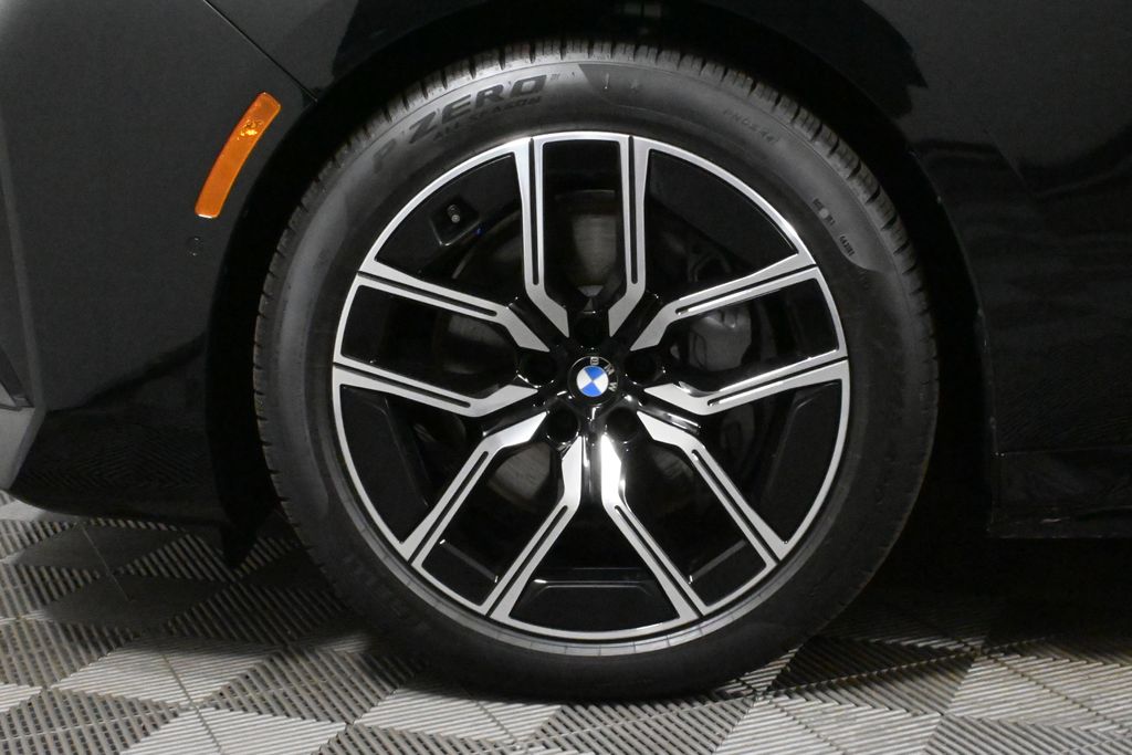 2024 BMW i7 eDrive50 12