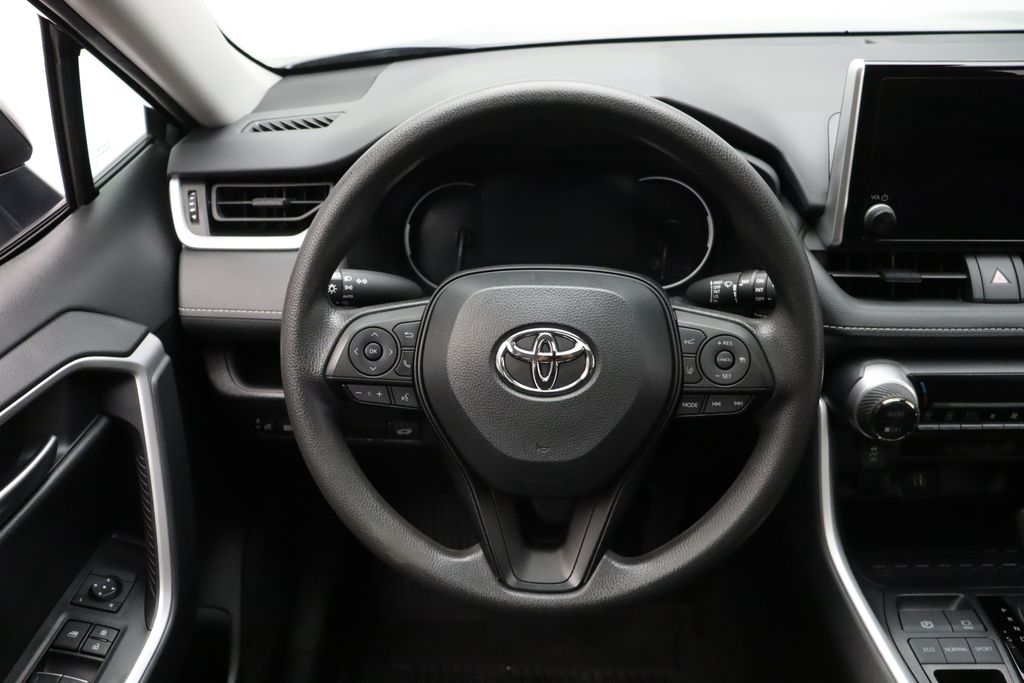 2024 Toyota RAV4 XLE 23