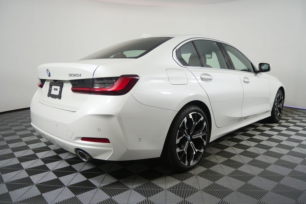 Thumbnail: 2025 BMW 3 Series - 3