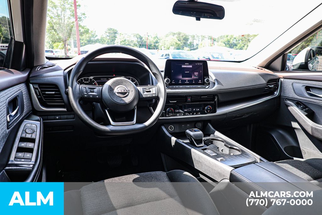 Used 2022 White Nissan SV image 28