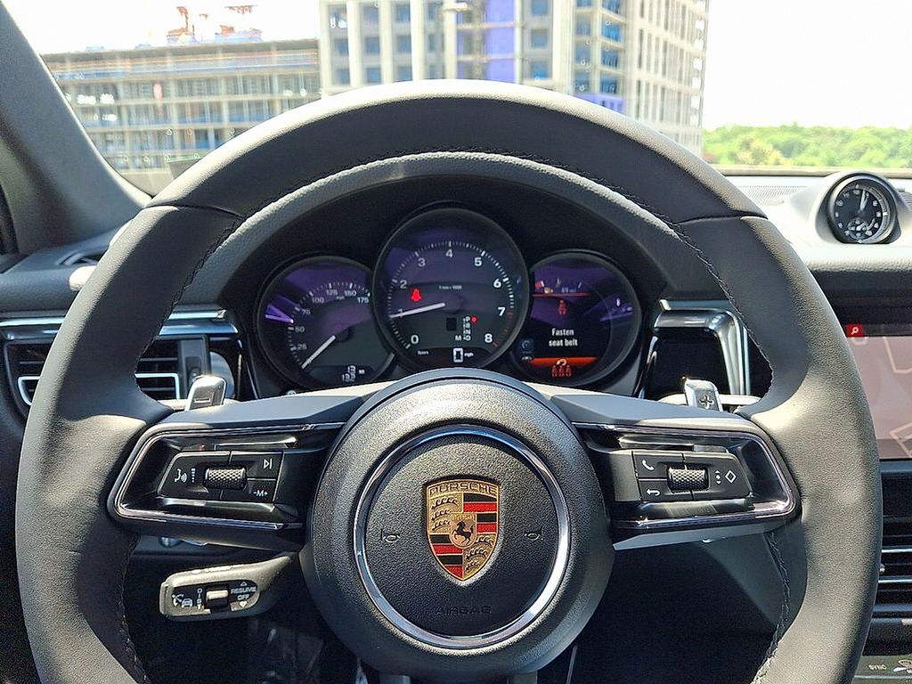 Thumbnail: 2025 Porsche Macan - 22