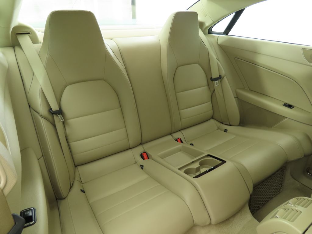 Thumbnail: 2010 Mercedes-Benz E-Class - 23