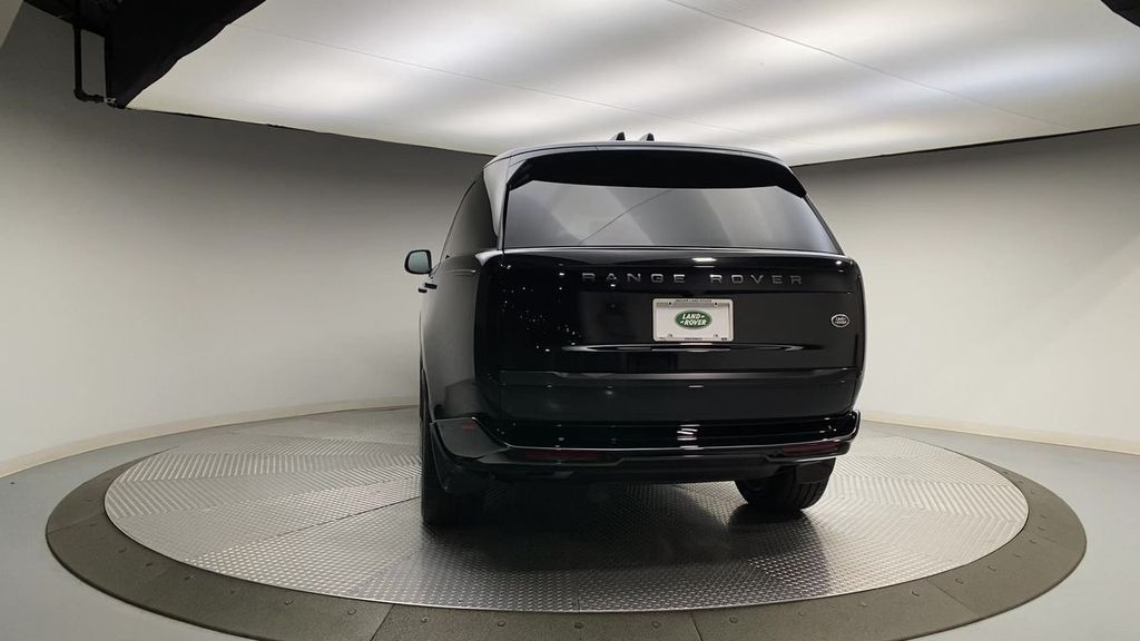 2023 Land Rover Range Rover SE 8