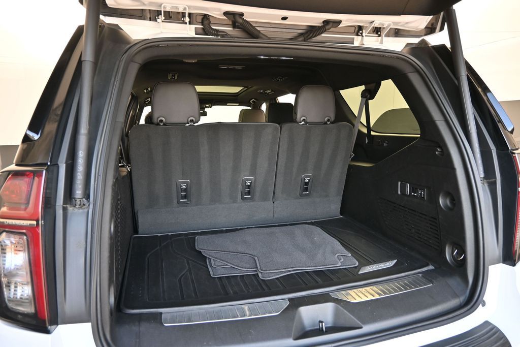 2023 Chevrolet Suburban 4WD RST
