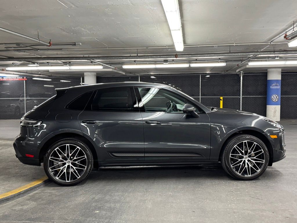 2022 Porsche Macan Base 36