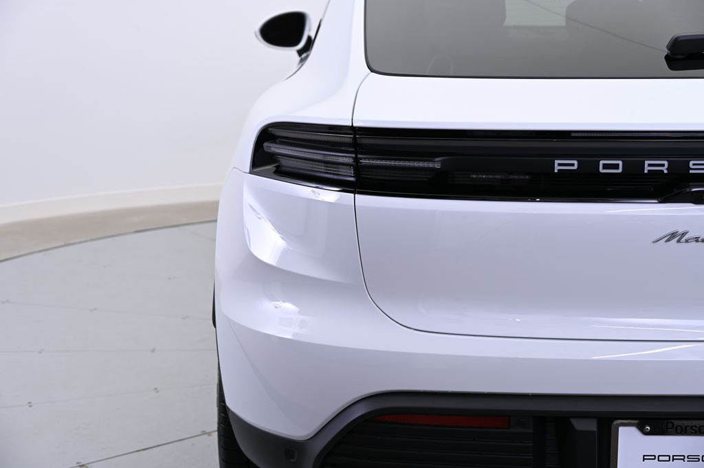 Thumbnail: 2025 Porsche Macan - 11
