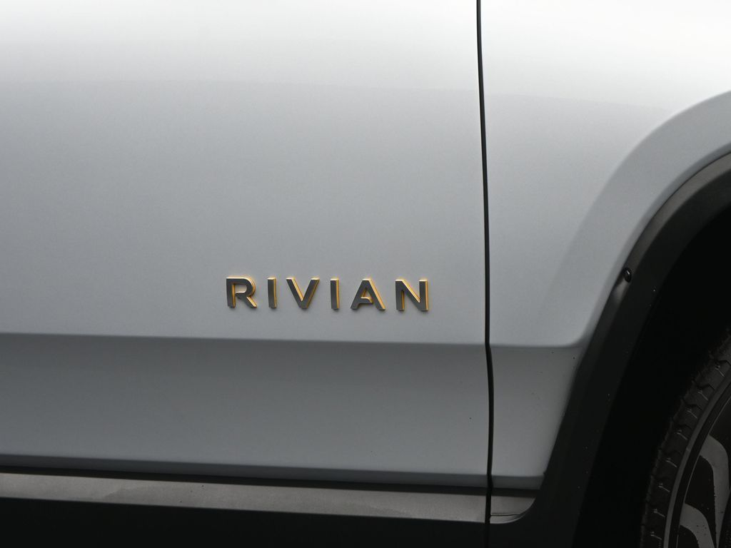 2023 Rivian R1S Adventure