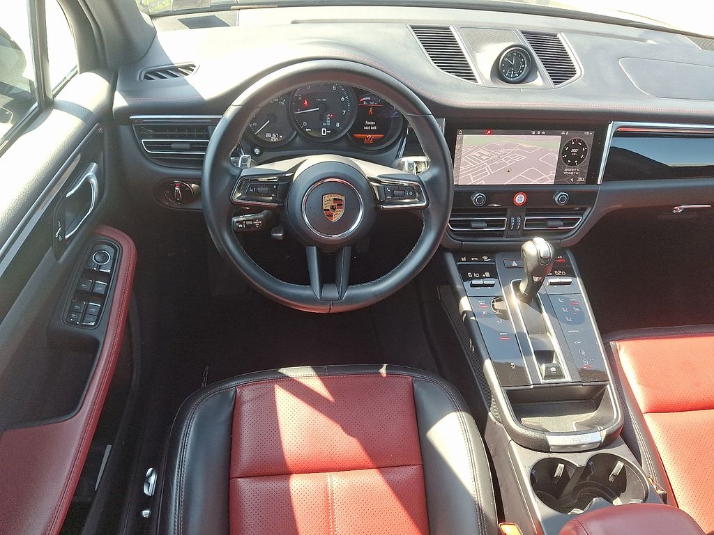 Thumbnail: 2023 Porsche Macan - 13