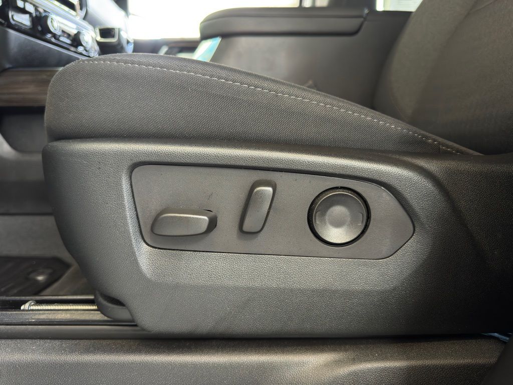 2025 Chevrolet Silverado 1500 LT - 9