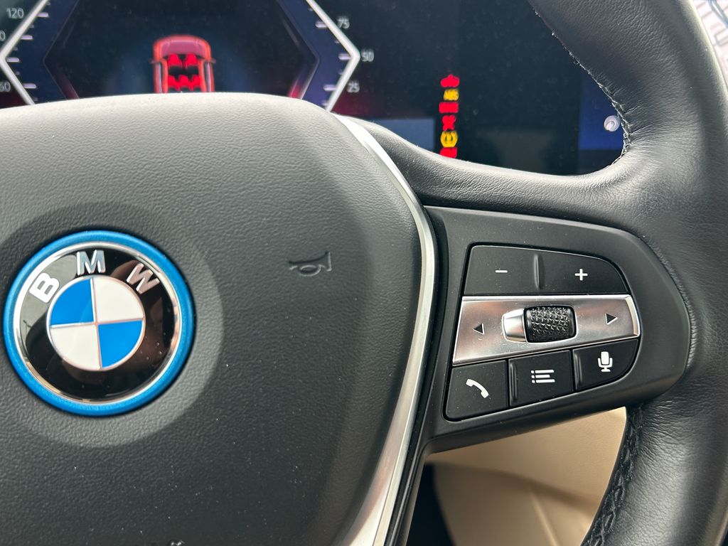 Thumbnail: 2023 BMW i4 - 20