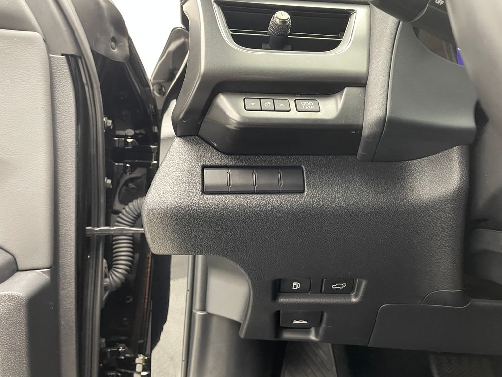 Thumbnail: 2021 Lexus UX - 20