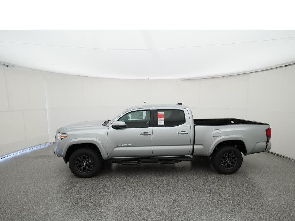Used 2022 Silver Toyota SR5 image 3