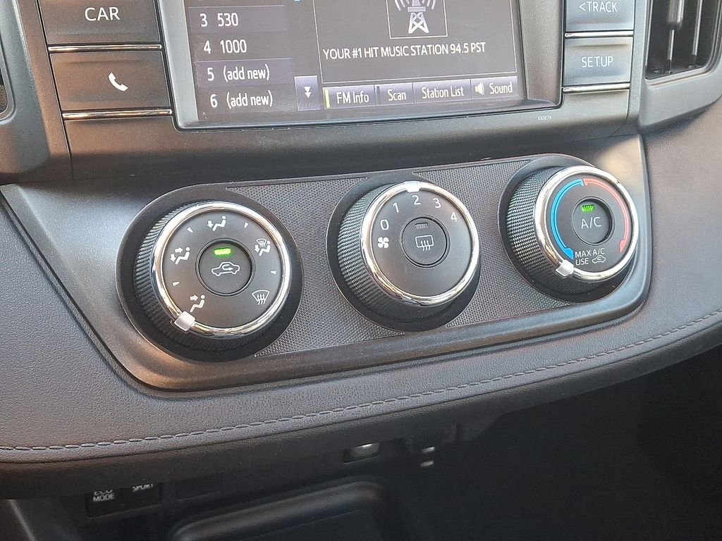 Thumbnail: 2018 Toyota RAV4 - 15