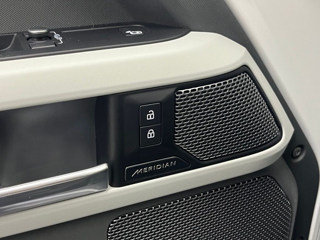 Thumbnail: 2022 Land Rover Defender - 23