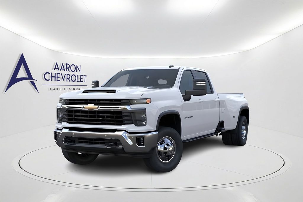Summit White 2026 Chevrolet Silverado 3500HD Pickup Truck Four-Wheel Drive Automatic