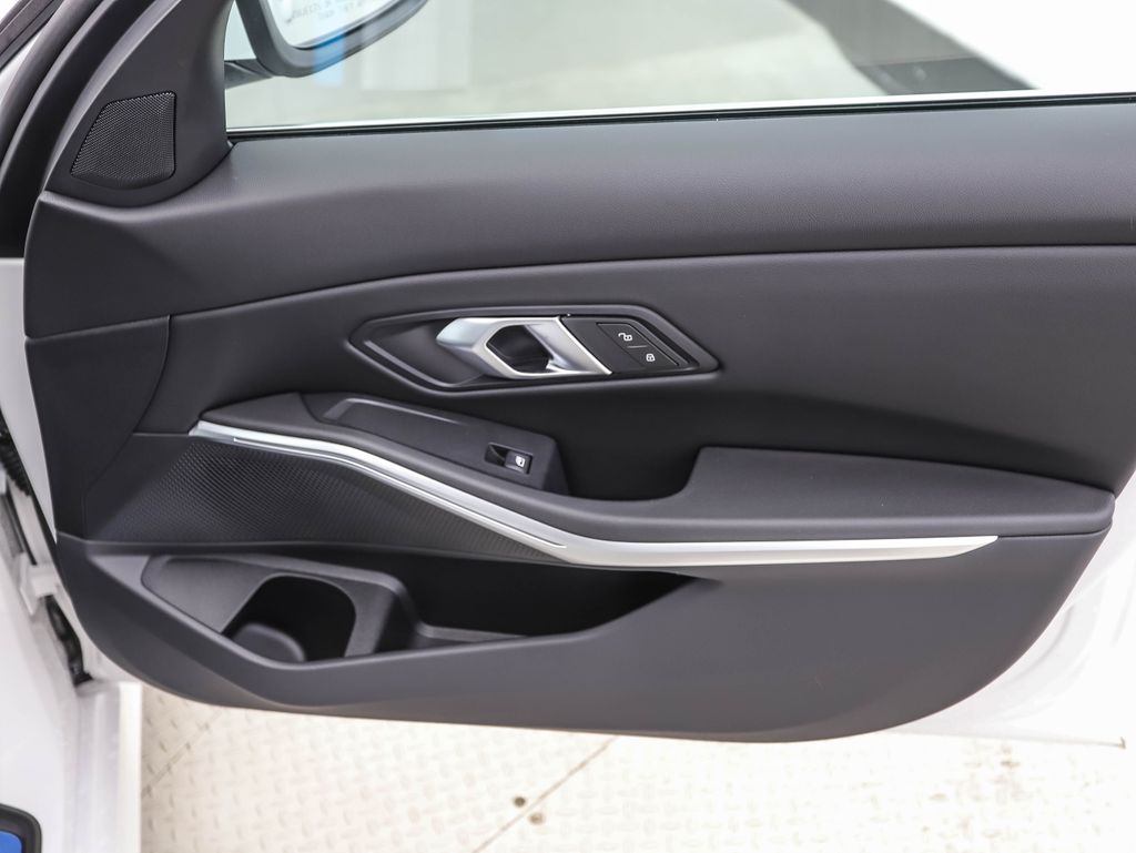 Thumbnail: 2025 BMW 3 Series - 29