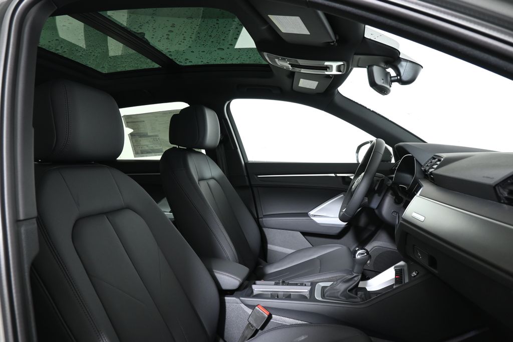 Thumbnail: 2025 Audi Q3 - 22