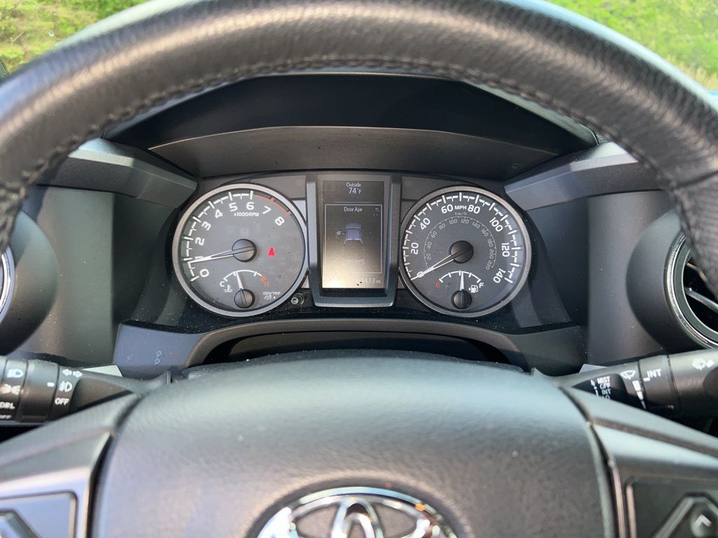 2017 Toyota Tacoma TRD Sport 11