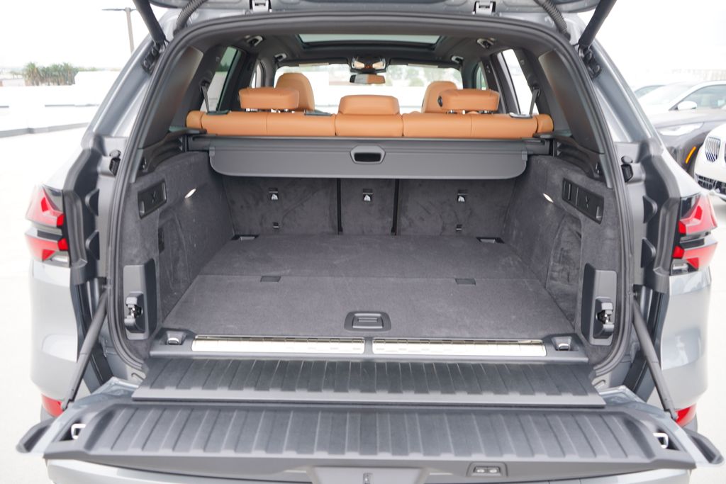 Thumbnail: 2026 BMW X5 - 21