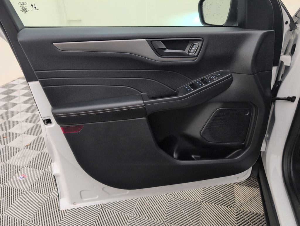 2023 Oxford White Ford Escape Base FWD SUV