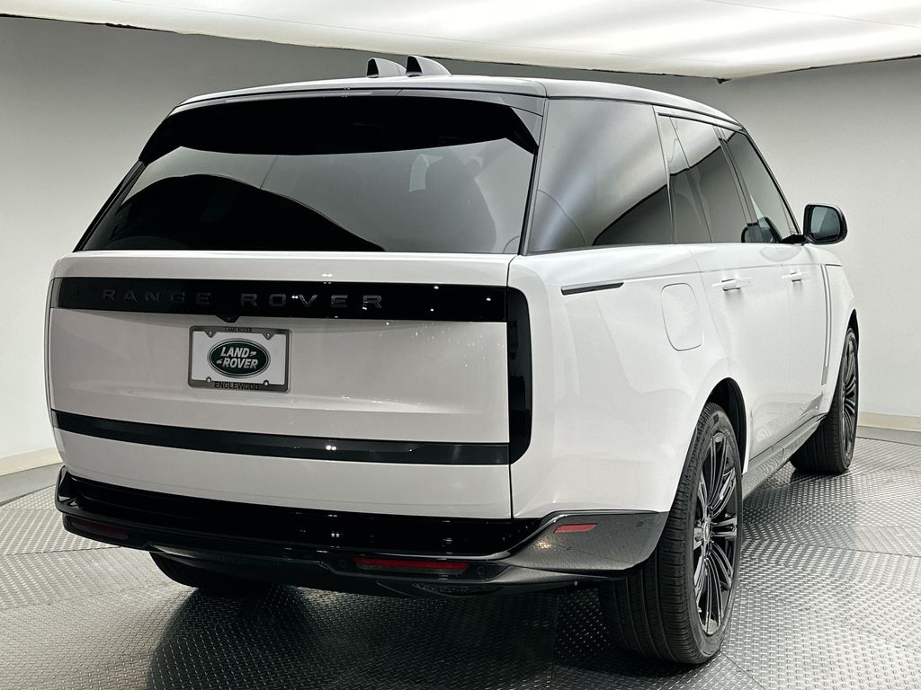 2025 Land Rover Range Rover SE 2