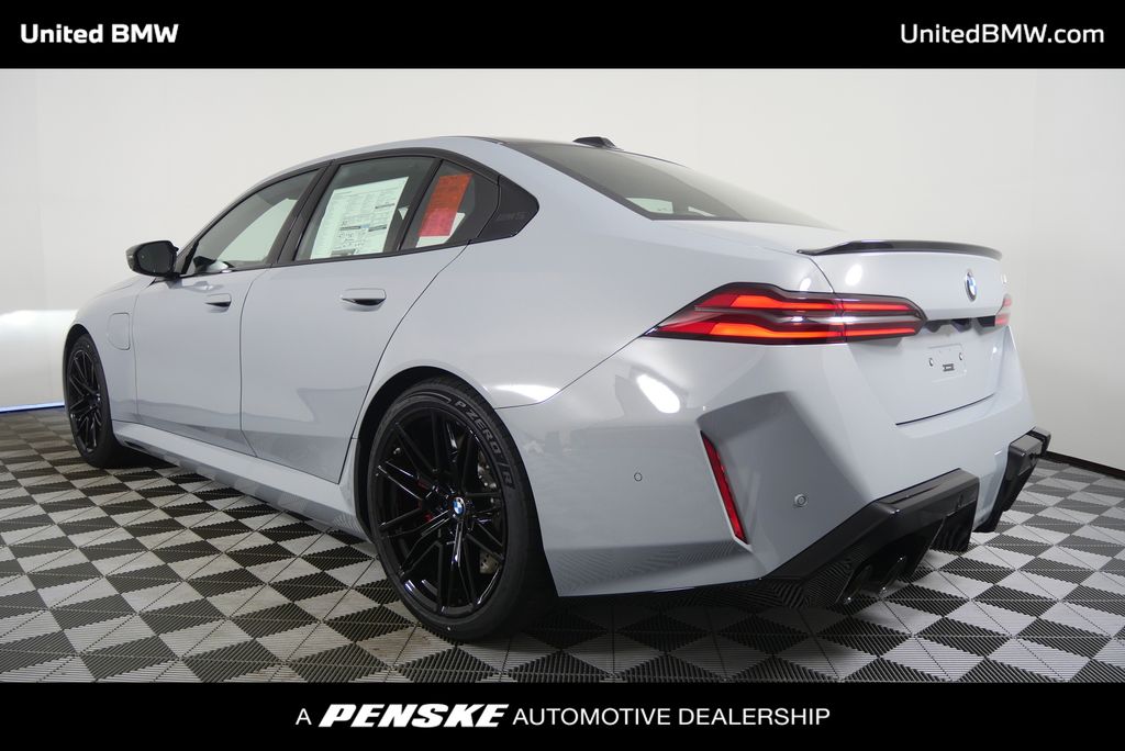 Thumbnail: 2026 BMW M5 - 6