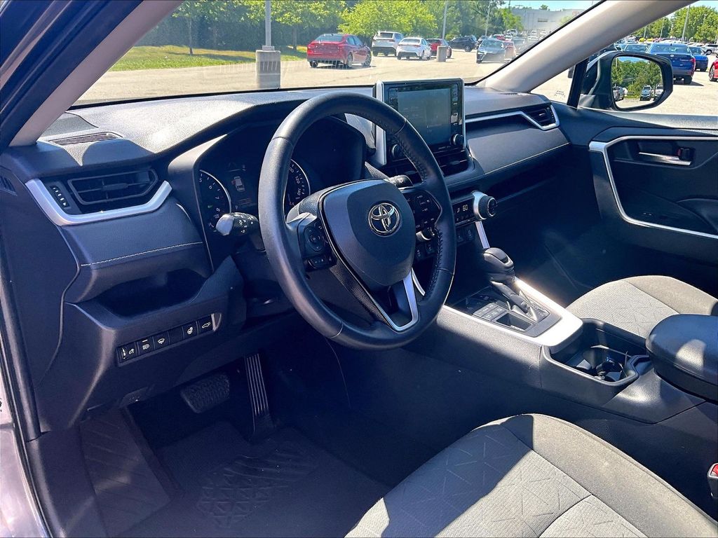 2021 Toyota RAV4 — photo 8