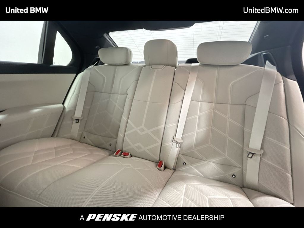 Thumbnail: 2025 BMW 7 Series - 21