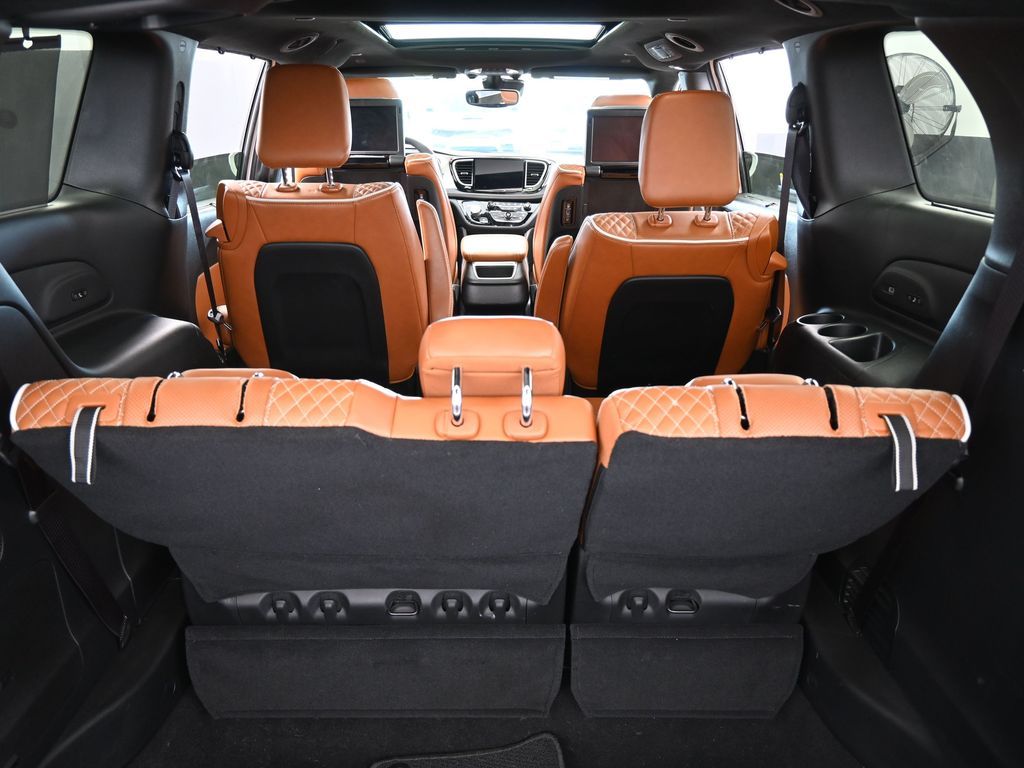 Used 2024 Bright White Clearcoat Chrysler Pinnacle image 50