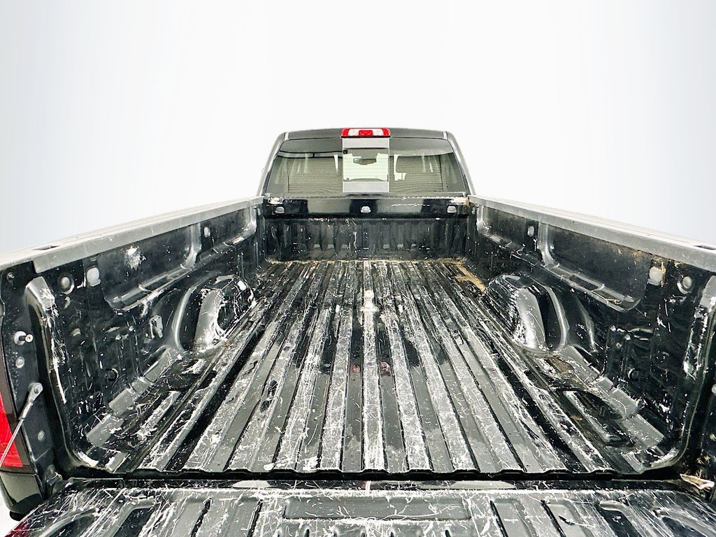 Thumbnail: 2019 Chevrolet Silverado 3500 - 25