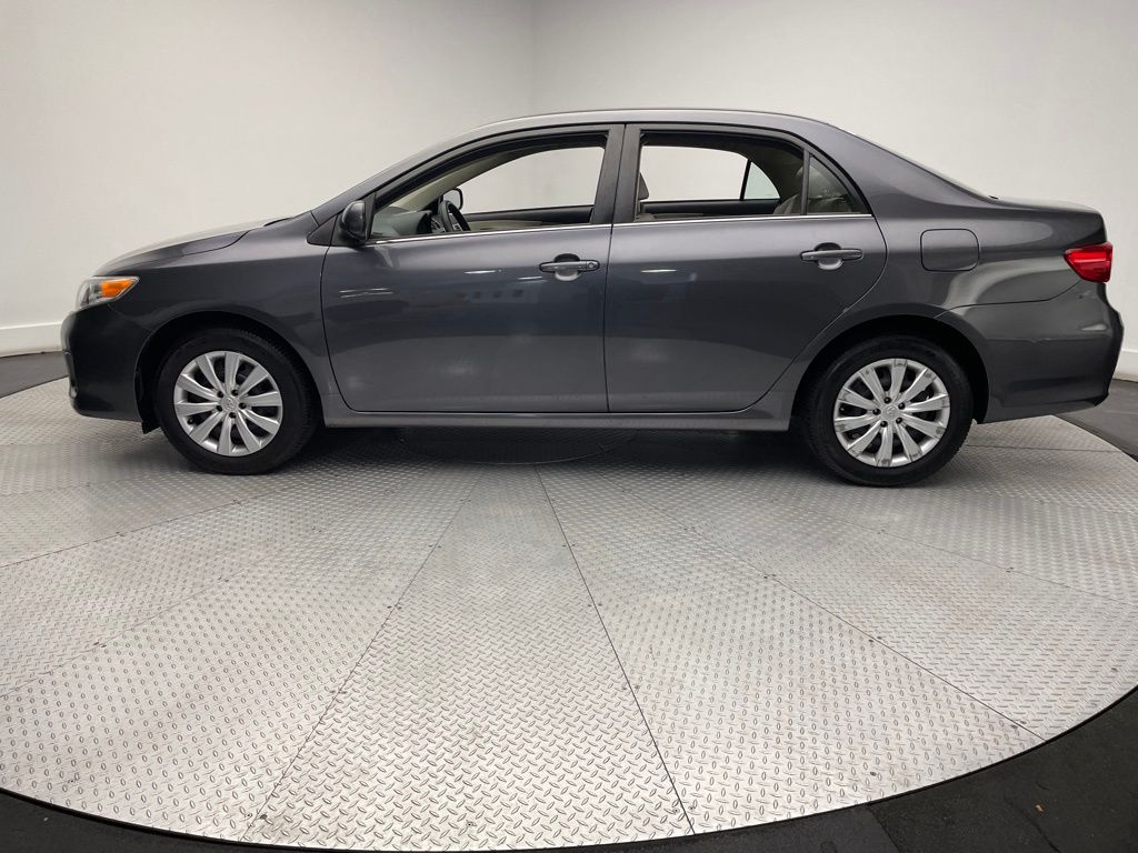 2013 Toyota Corolla LE 8