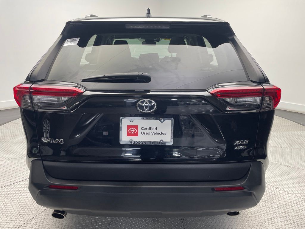 2021 Toyota RAV4 XLE 6