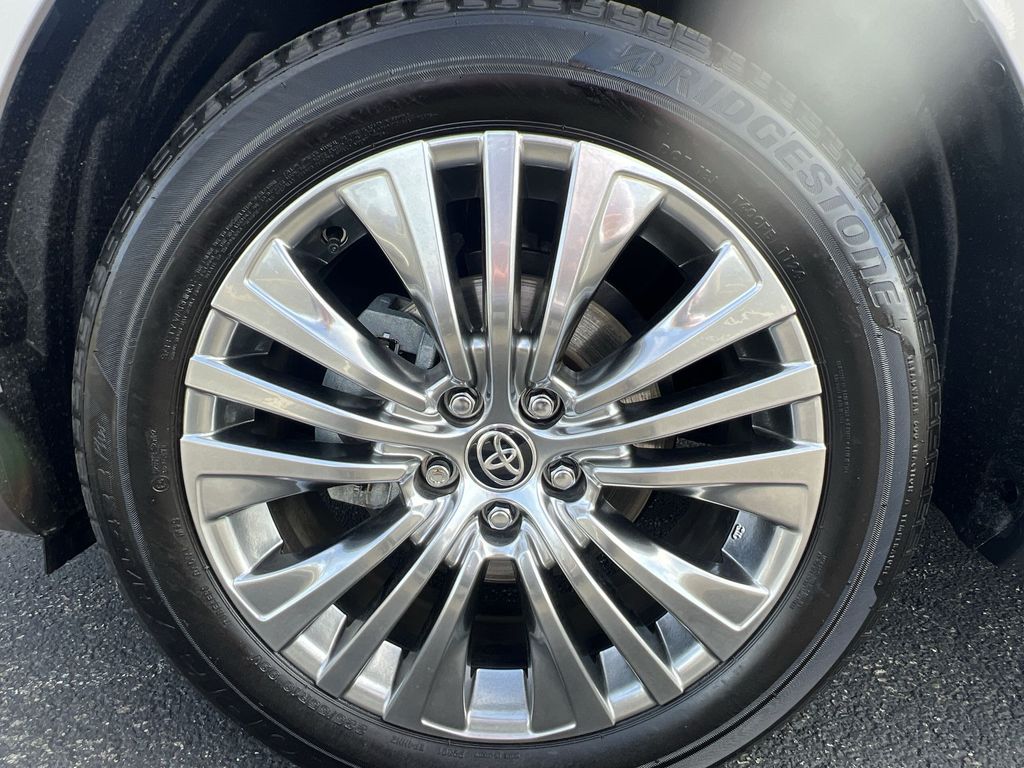 2024 Toyota Venza XLE 10