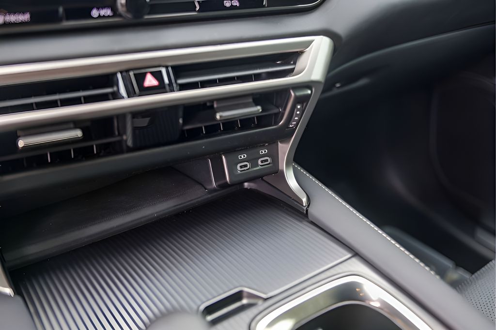 Used 2024 White Lexus 500h F SPORT Performance image 22