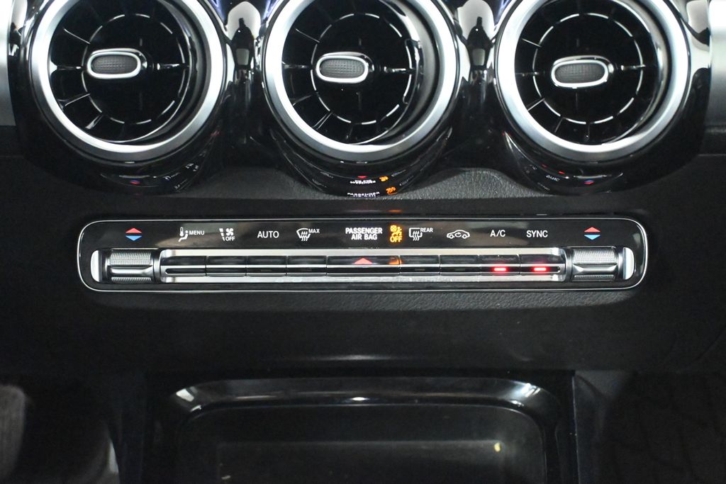 2020 Mercedes-Benz GLB 250 23