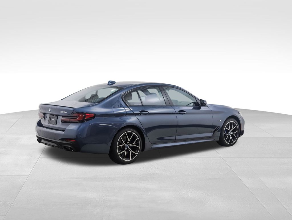 Thumbnail: 2023 BMW 5 Series - 5