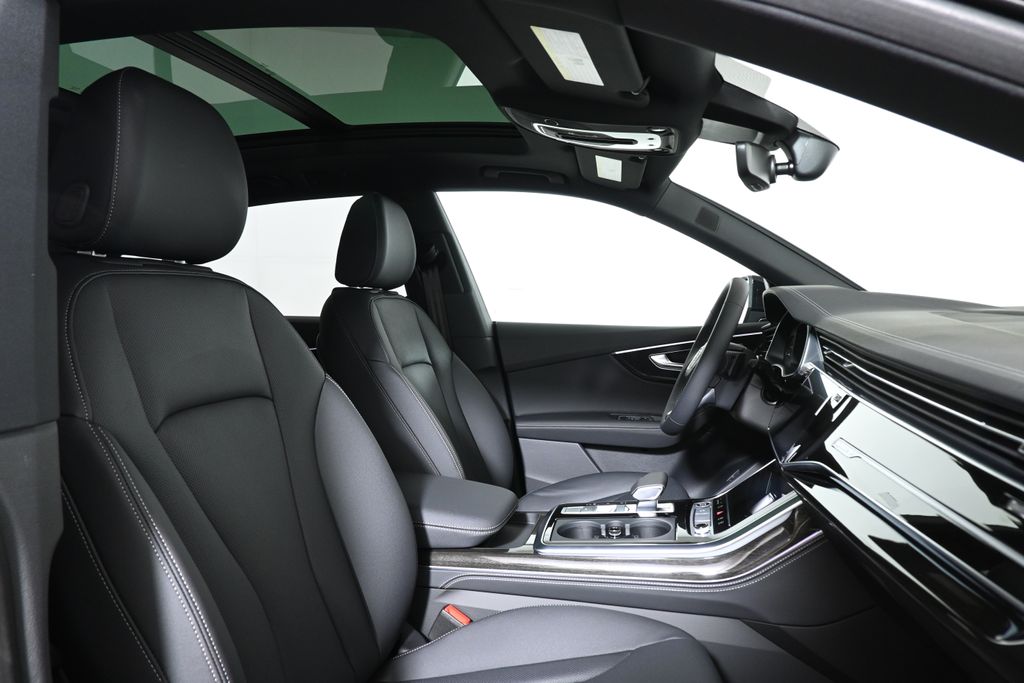 Thumbnail: 2026 Audi Q8 - 22