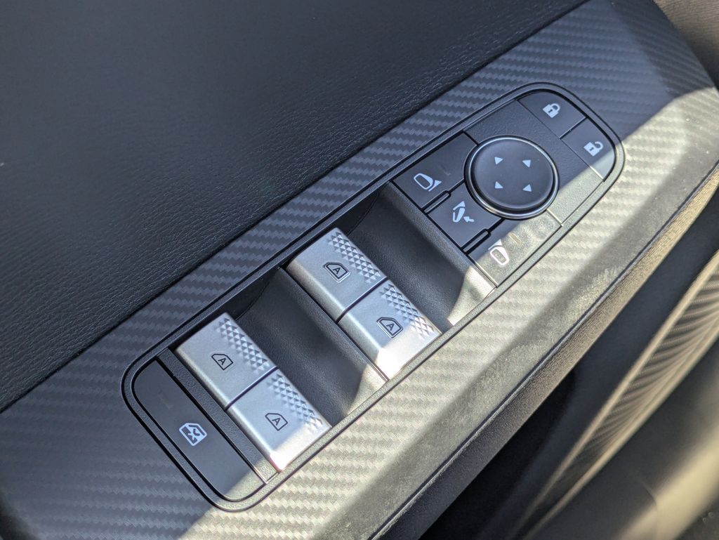 2025 Mitsubishi Outlander Plug-in Hybrid SE - Photo 24
